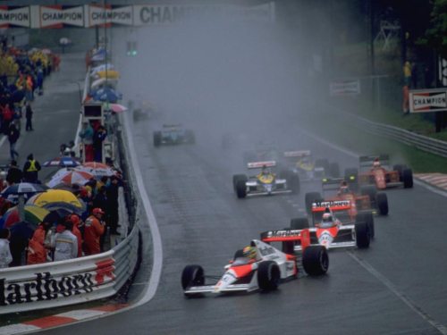O eterno Ayrton Senna liderando volta em Spa - 1.991(?)